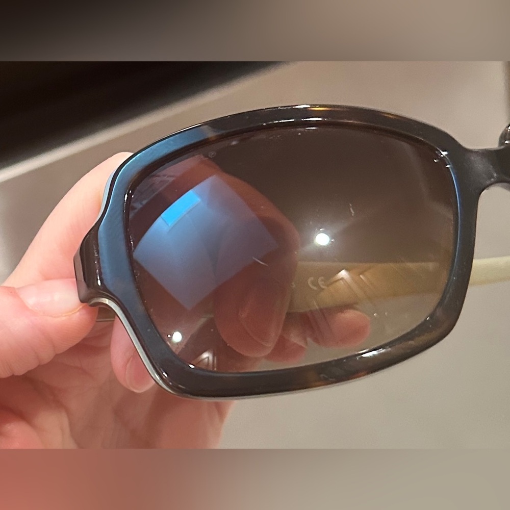 CHANEL Vintage Tortoise Sunglasses with Brown Cloth and Black Quilted Case - Picture 9 of 10